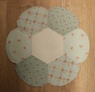 Her kan du se fremgangsmåten for å sy denne brikken: http://quiltestova.blogspot.com/ thumbnail